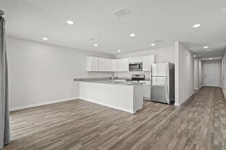 685 Whispering Creek Ave in Freeport, FL - Building Photo - Building Photo