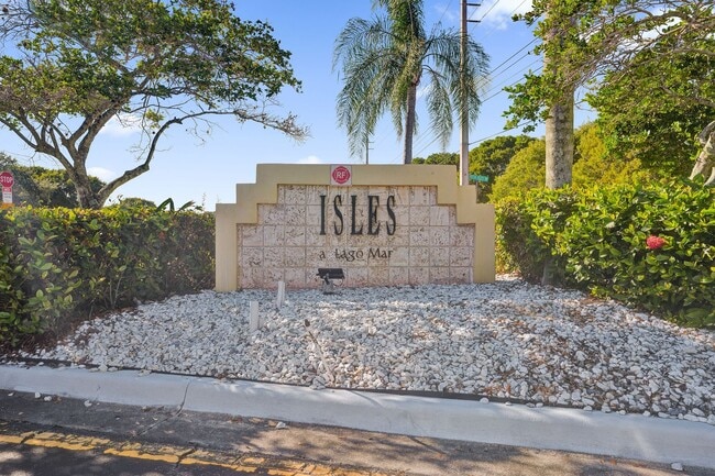 property at 12620 VISTA ISLES Dr