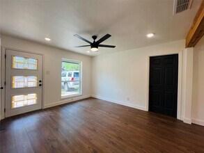 1621 Running River Rd, Unit 25A in Garland, TX - Building Photo - Building Photo
