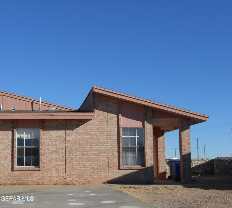 3558 E Glen Dr in El Paso, TX - Building Photo