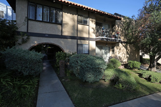 131 W 64th Pl in Inglewood, CA - Foto de edificio - Building Photo