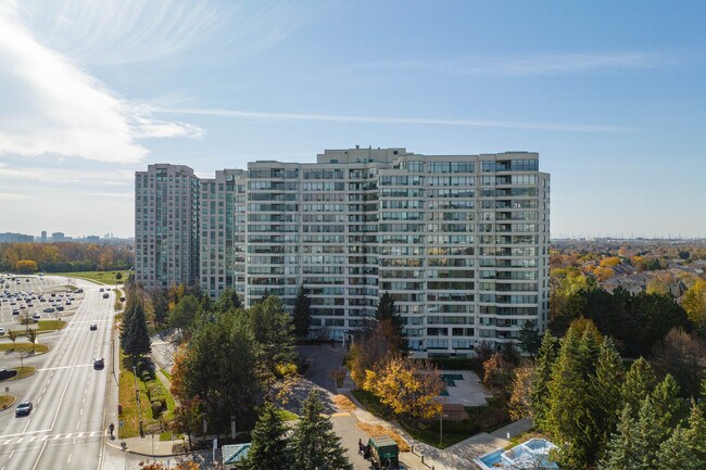 Royal Promenade in Vaughan, ON - Building Photo - Building Photo