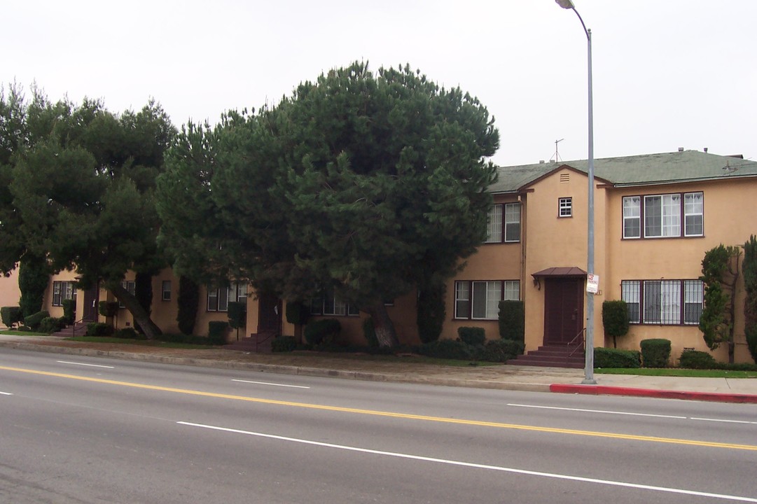 6301-6311 West Blvd in Los Angeles, CA - Building Photo