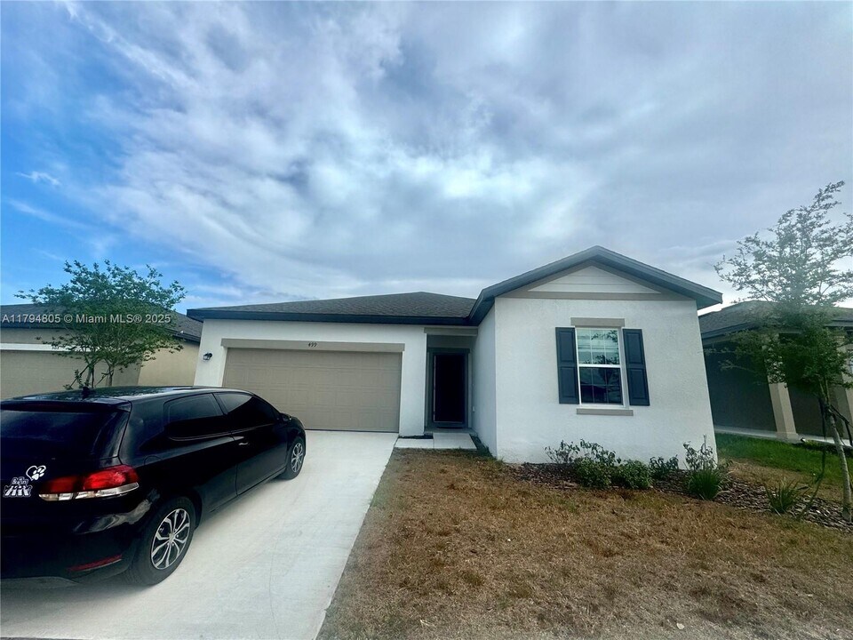 499-499 Hennepin Lp in Lake Wales, FL - Building Photo