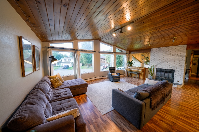 6701 St Ives Pl in Anchorage, AK - Building Photo