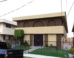 13418 Roselle Ave in Hawthorne, CA - Building Photo - Building Photo