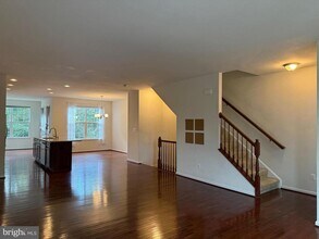 9105 Belo Gate Dr in Manassas Park, VA - Foto de edificio - Building Photo