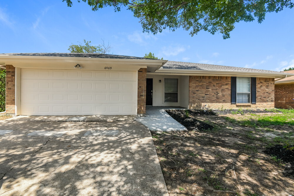 6469 Whitehurst Dr in Watauga, TX - Building Photo