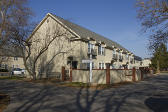 The Villas in Columbus, OH - Building Photo - Building Photo