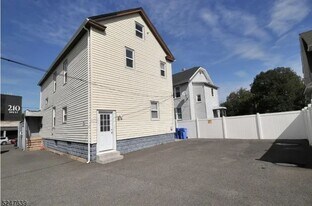 215 W Saint Georges Ave, Unit 2nd Floor in Linden, NJ - Building Photo