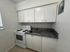 6208 Dawson St in Hollywood, FL - Building Photo - Building Photo