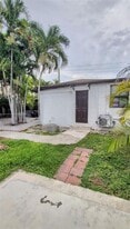 22830 Old Dixie Hwy in Miami, FL - Building Photo