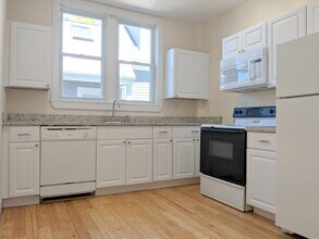 64 Linden Ave in Somerville, MA - Foto de edificio - Building Photo