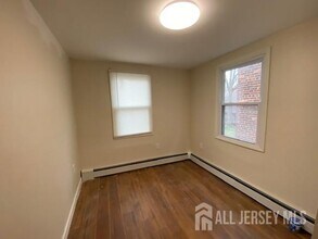 310 Somerset St in New Brunswick, NJ - Building Photo - Building Photo