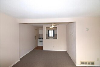 128 Park St in Manchester, CT - Building Photo - Building Photo