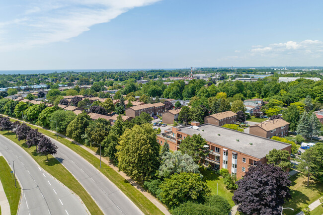 1 Hayward Ln in Ajax, ON - Building Photo - Building Photo