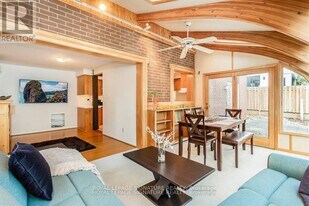 153 Ulster Dr in Oakville, ON - Building Photo