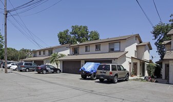 3162-3192 Dovecrest Ct in Spring Valley, CA - Building Photo