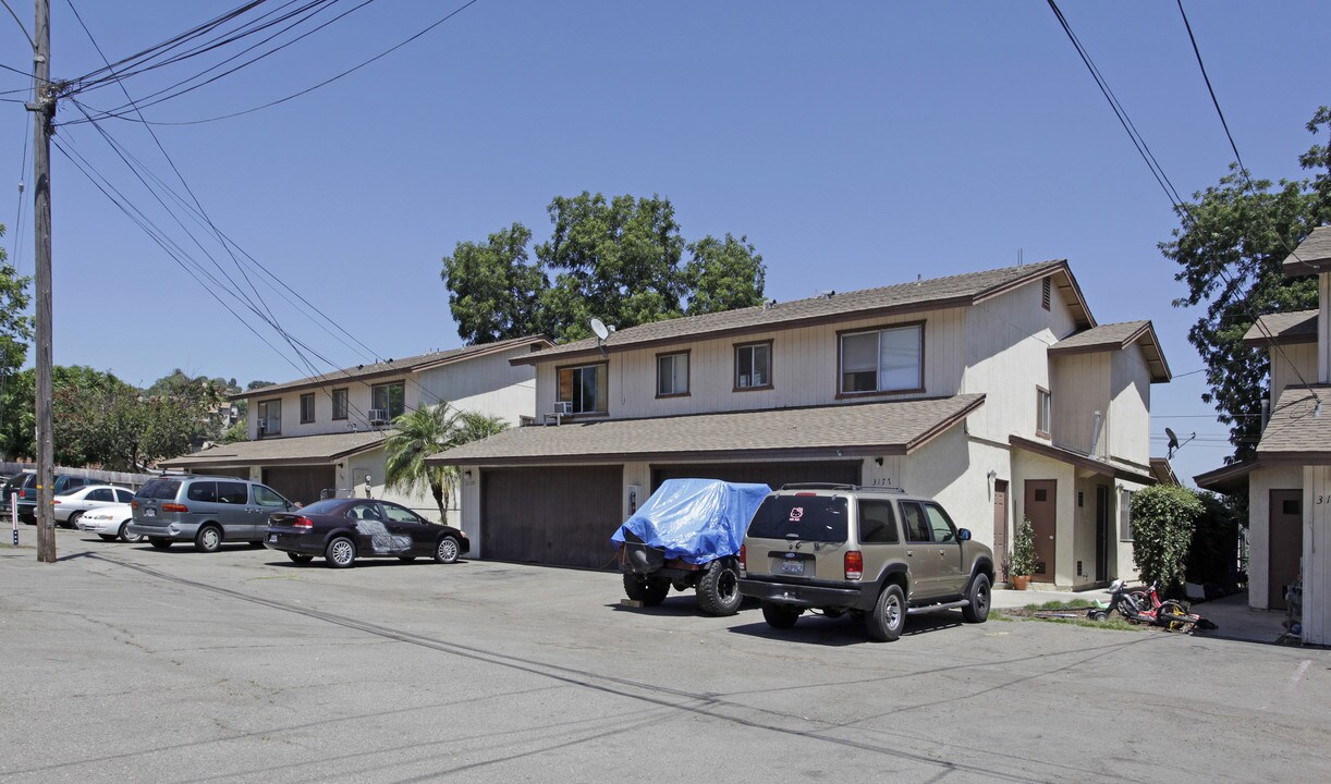 3162-3192 Dovecrest Ct in Spring Valley, CA - Building Photo
