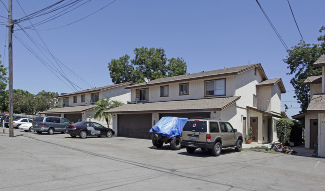 3162-3192 Dovecrest Ct in Spring Valley, CA - Building Photo - Building Photo