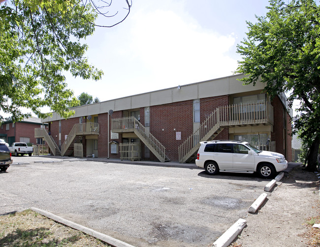 Hernandez Apartments in Denver, CO - Building Photo - Building Photo