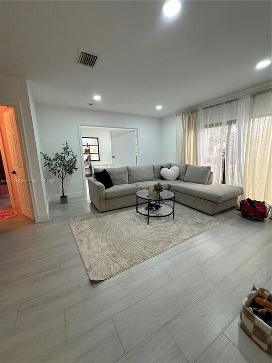 8660 SW 149th Ave in Miami, FL - Building Photo