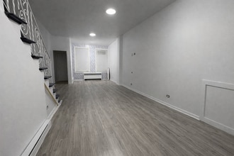 2062 E Stella St in Philadelphia, PA - Building Photo - Building Photo