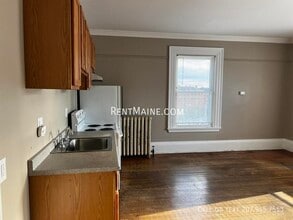 145 Union St in Bangor, ME - Foto de edificio - Building Photo