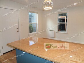 2110-2116 NE 85th St in Seattle, WA - Foto de edificio - Building Photo