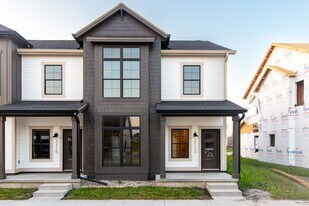 2105 Aikman Dr in Ames, IA - Building Photo