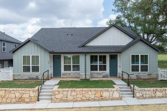 Canvas on Founders Hill in Fulshear, TX - Building Photo - Building Photo