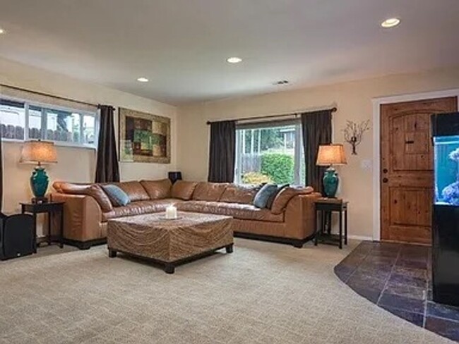 25 Leslie Dr in Santa Barbara, CA - Foto de edificio - Building Photo