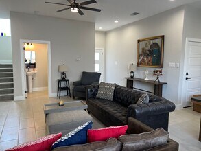 1618 W Lawndale Dr in San Antonio, TX - Building Photo - Building Photo