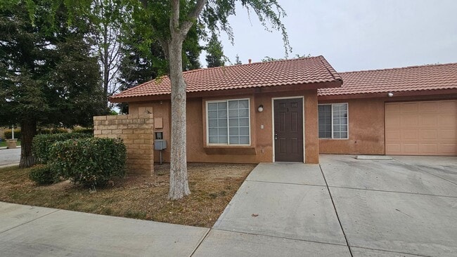 723 Spring Meadow Ct in Bakersfield, CA - Building Photo - Building Photo
