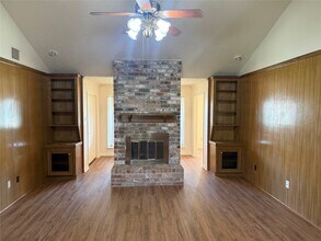 214 Kings Ct in Stafford, TX - Building Photo - Building Photo