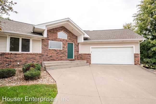 4 Redtail Ct in Coralville, IA - Foto de edificio - Building Photo