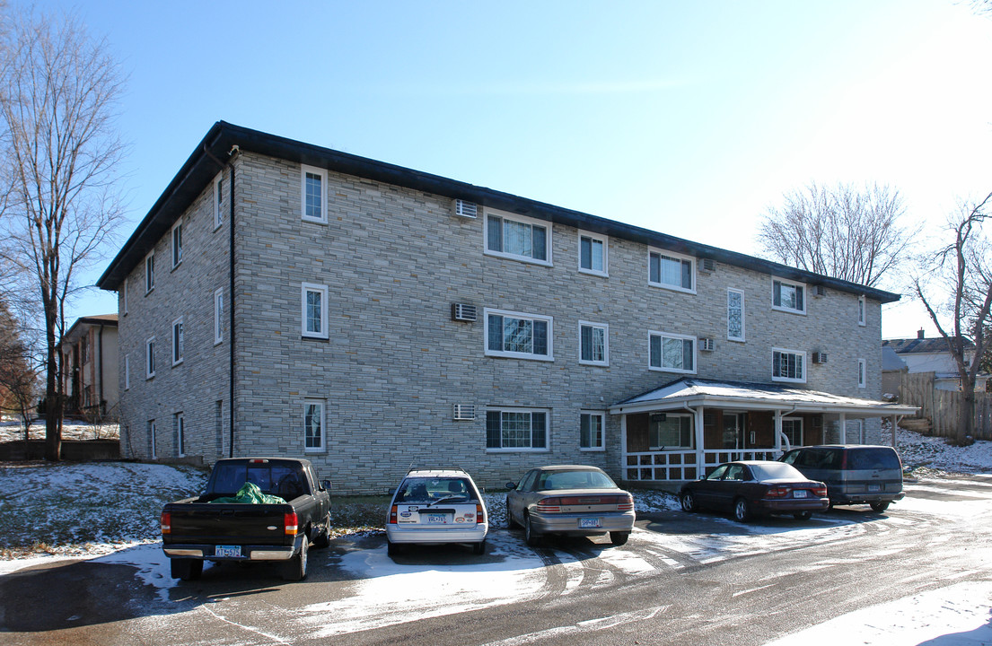 Peters Place Apartments in Columbia Heights, MN - Foto de edificio