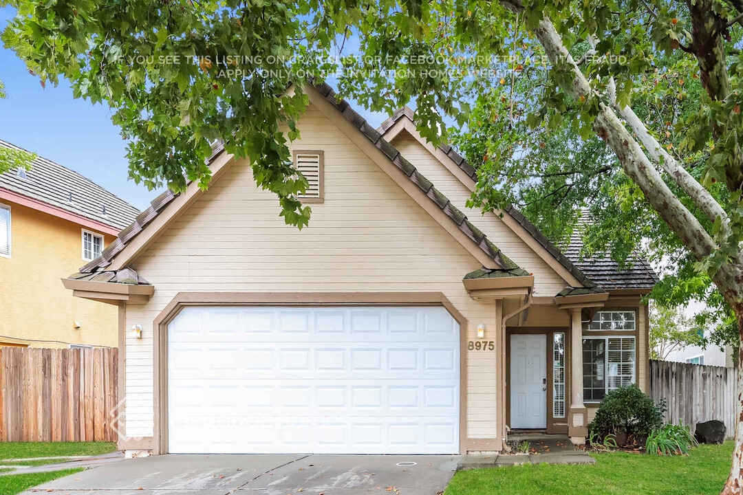 8975 Bertwin Way in Elk Grove, CA - Building Photo
