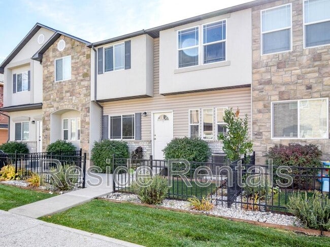 537 W 1570 N in Logan, UT - Foto de edificio - Building Photo