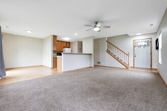 540 Wedgewood Cir in Lake In The Hills, IL - Building Photo - Building Photo