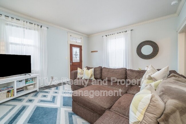 property at 818 S Esplanade St