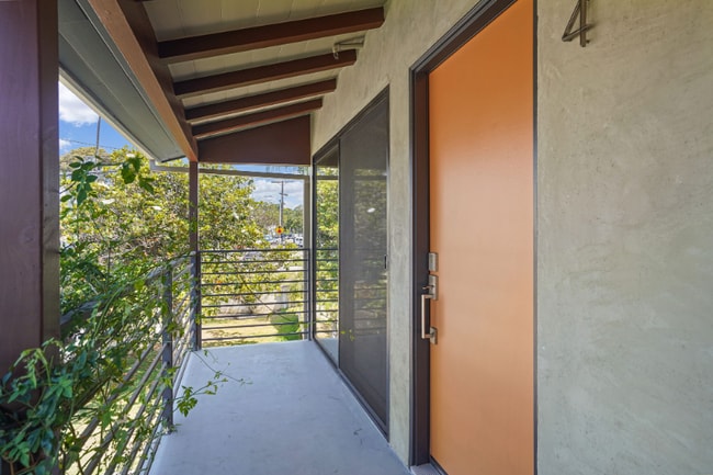 1166 Cochran Ave in Los Angeles, CA - Building Photo - Building Photo