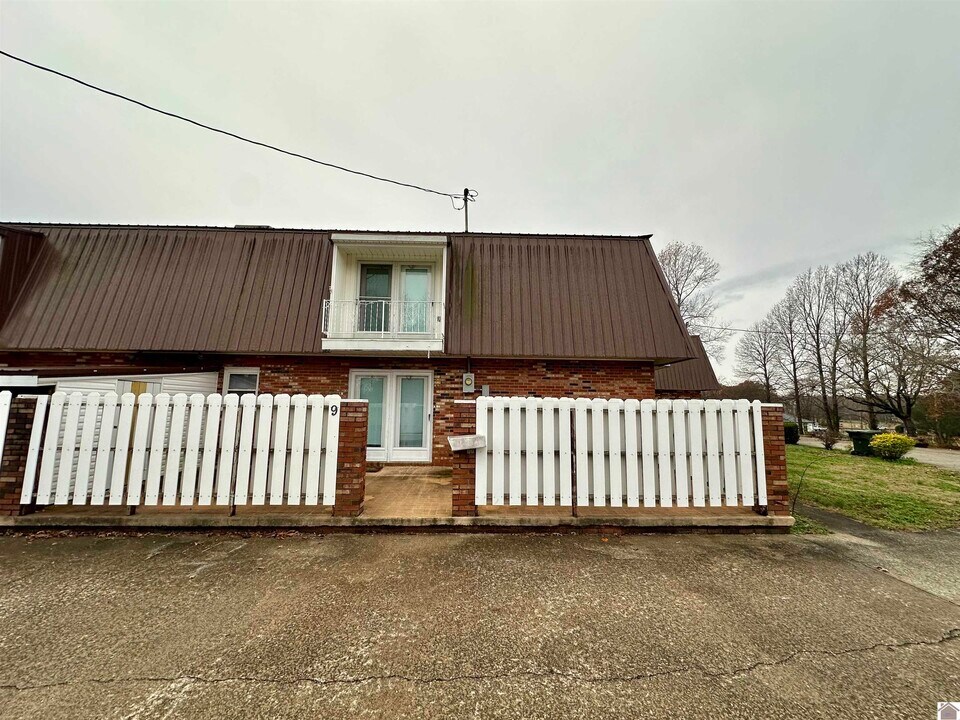 67 Country Club Ln in Calvert City, KY - Building Photo