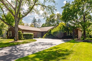 31 Fox Trail in Lincolnshire, IL - Building Photo