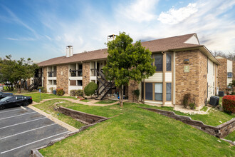 Cricket Hollow Apartments in Austin, TX - Building Photo - Building Photo