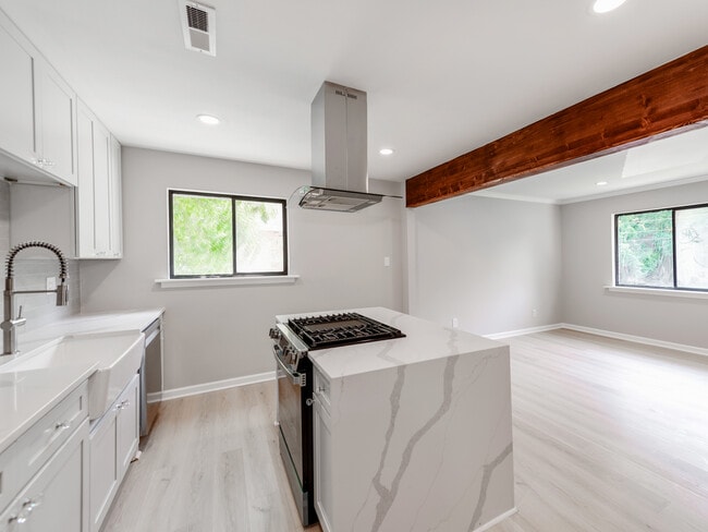 property at 4925 Springview Rd