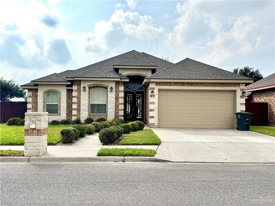 27 E St in Mission, TX - Building Photo