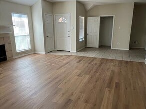 1014 Holly St in Irving, TX - Building Photo - Building Photo