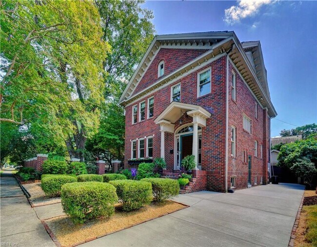 1105 Larchmont Crescent in Norfolk, VA - Building Photo - Building Photo