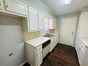 324 Mill Creek Cir in Woodway, TX - Building Photo - Building Photo